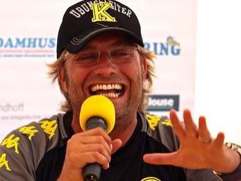 Jürgen Klopp erstmals als Trainer von Borussia Dortmund im Testspiel bei Eintracht Rheine.