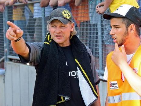 Teddy de Beer als Torwart-Trainer von Borussia Dortmund im Testspiel bei Eintracht Rheine.