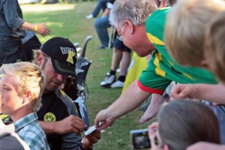 Jürgen Klopp erstmals als Trainer von Borussia Dortmund im Testspiel bei Eintracht Rheine.