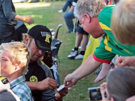 Jürgen Klopp erstmals als Trainer von Borussia Dortmund im Testspiel bei Eintracht Rheine.