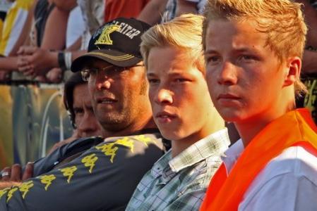 Jürgen Klopp erstmals als Trainer von Borussia Dortmund im Testspiel bei Eintracht Rheine.