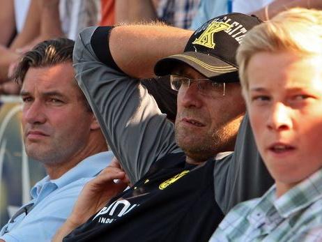 Jürgen Klopp erstmals als Trainer von Borussia Dortmund im Testspiel bei Eintracht Rheine.
