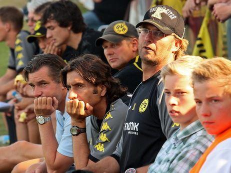 Jürgen Klopp erstmals als Trainer von Borussia Dortmund im Testspiel bei Eintracht Rheine.