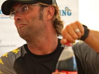 Jürgen Klopp erstmals als Trainer von Borussia Dortmund im Testspiel bei Eintracht Rheine.