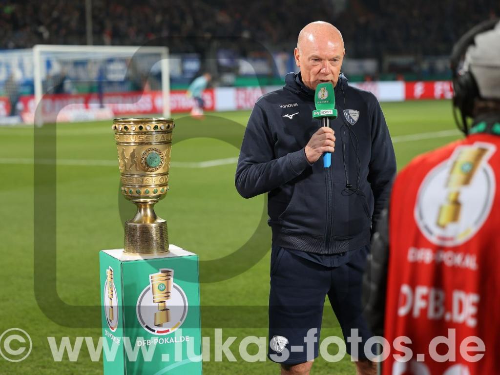 2025-12-03 Pokal Uwe Rösler VfL Bochum - VfB Stuttgart DFB Pokal Foto Lukas 046