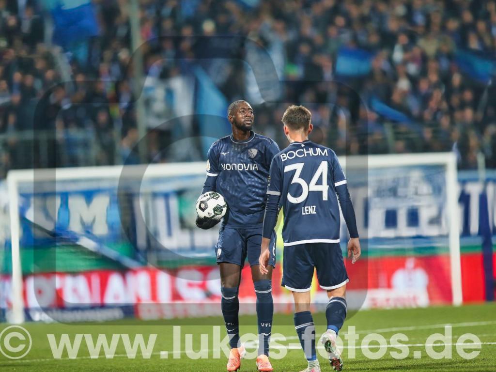 2025-12-03 Sissoko VfL Bochum - VfB Stuttgart DFB Pokal Foto Lukas 368