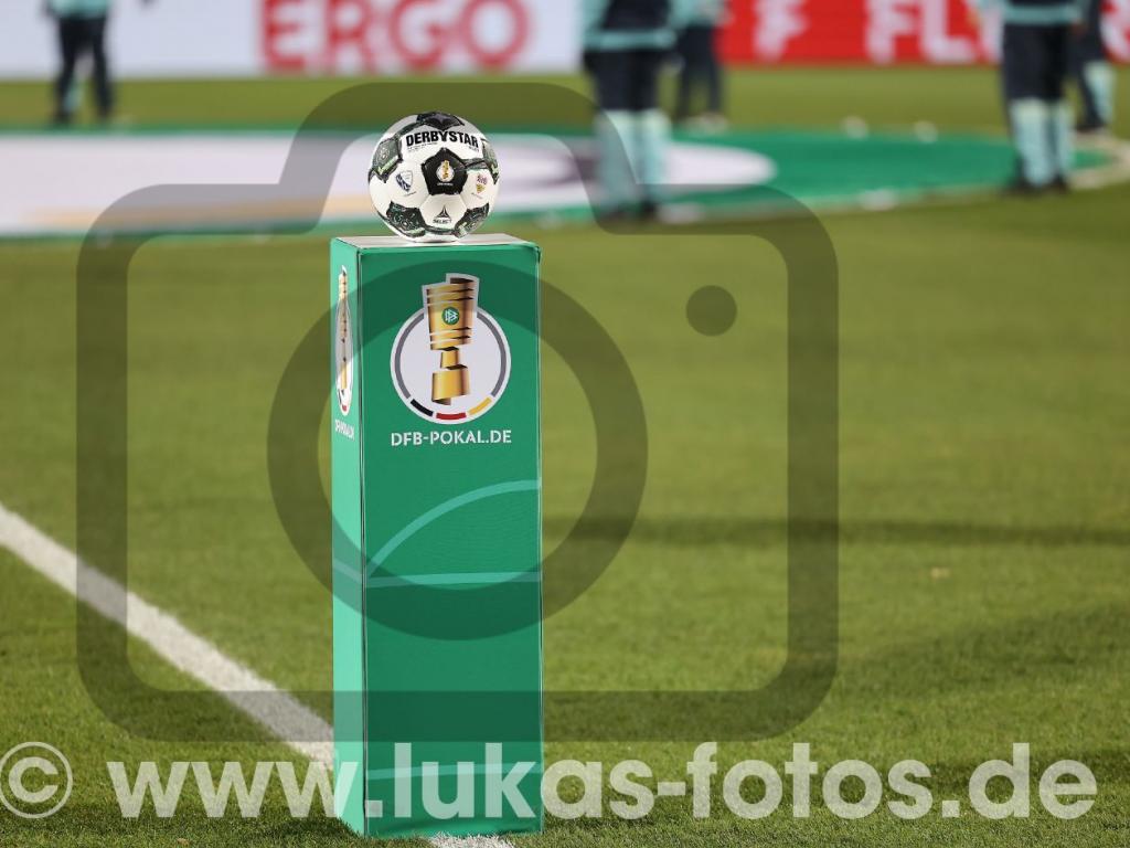 2025-12-03 Spielball Bochum - Stuttgart DFB Pokal Foto Lukas 103